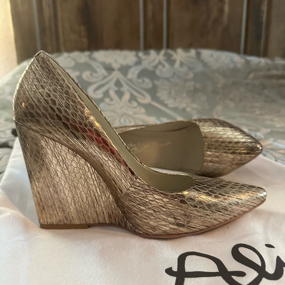 Alice and Olivia